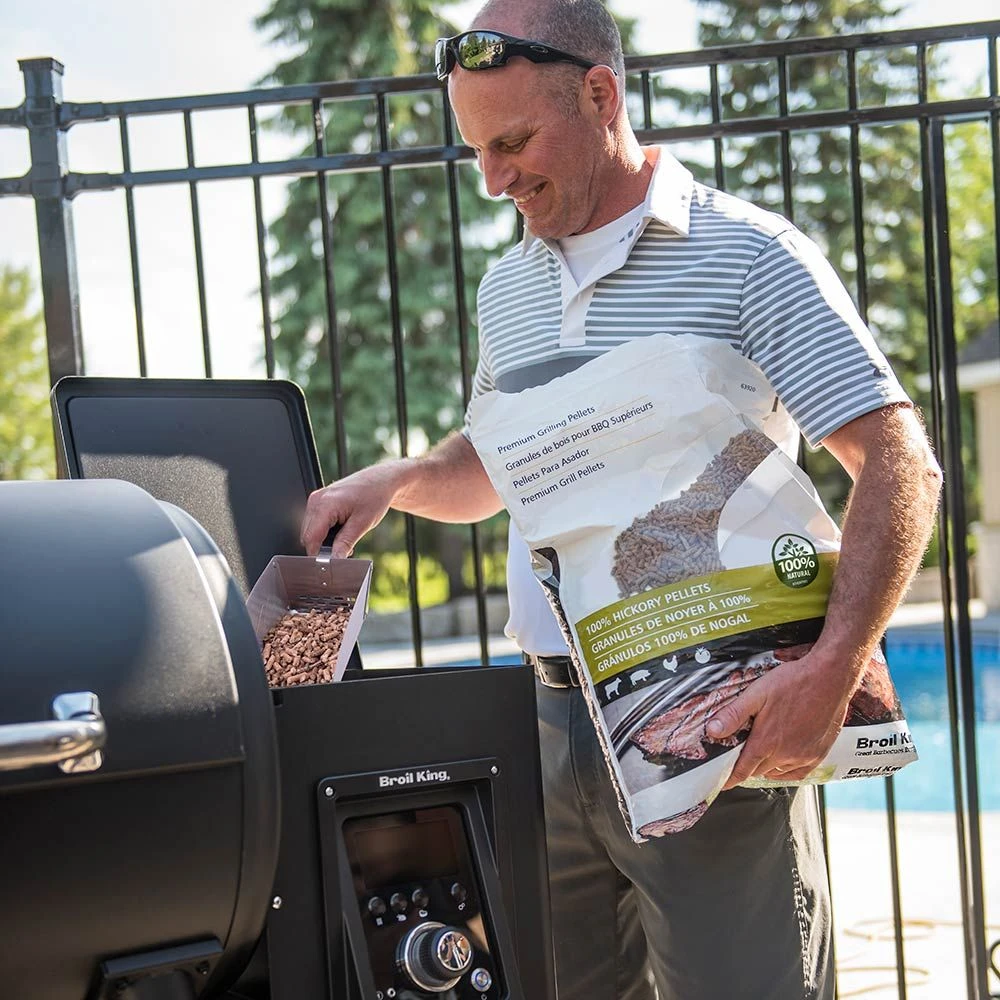 Broil King 496051 Regal Pellet 500 Smoker And Grill 4 Broil King 496051 Regal Pellet 500 Smoker And Grill - Image 4