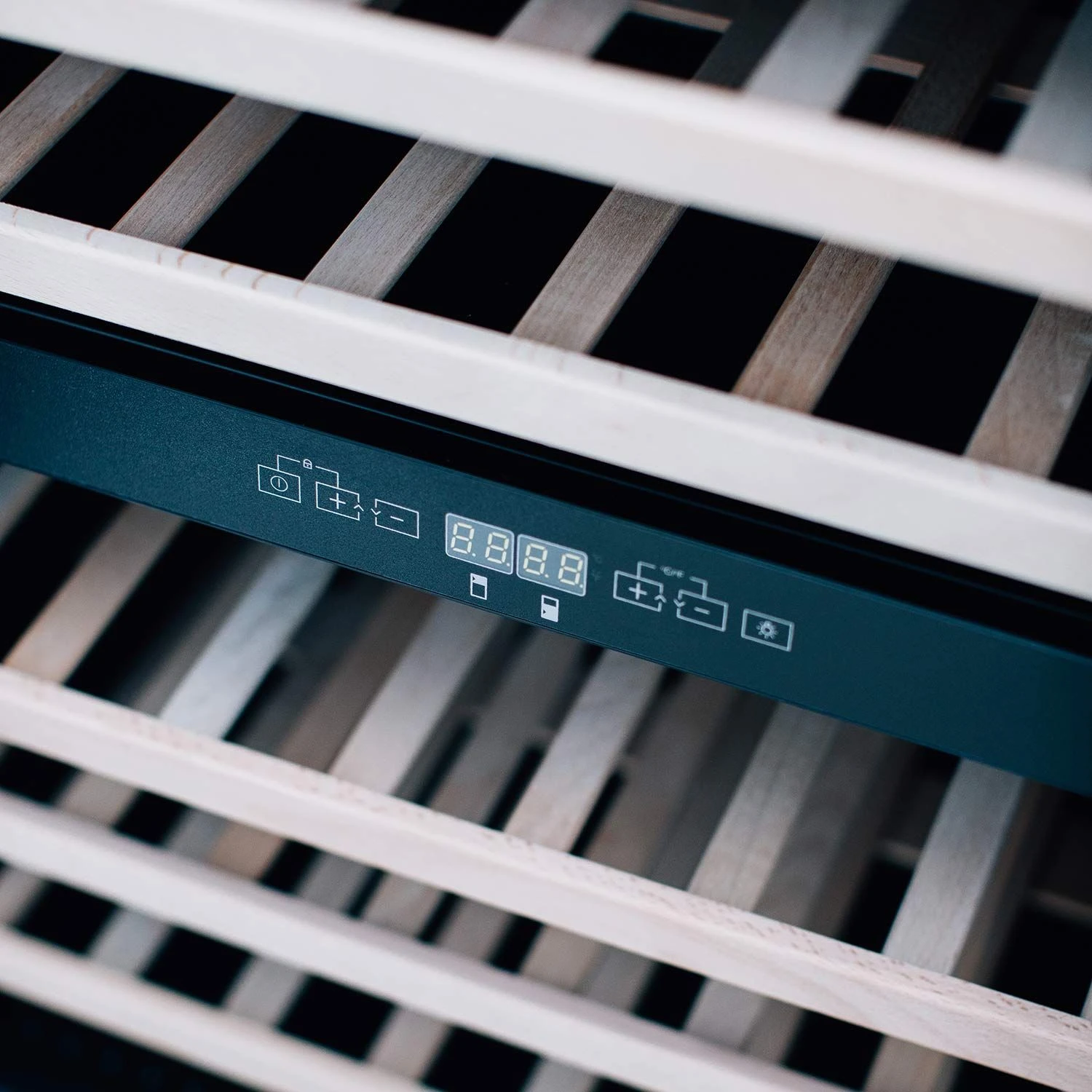 Summerset SSRFR-24WD 24-Inch Outdoor Rated Dual Zone Wine Cooler 5 Summerset SSRFR-24WD 24-Inch Outdoor Rated Dual Zone Wine Cooler - Image 5